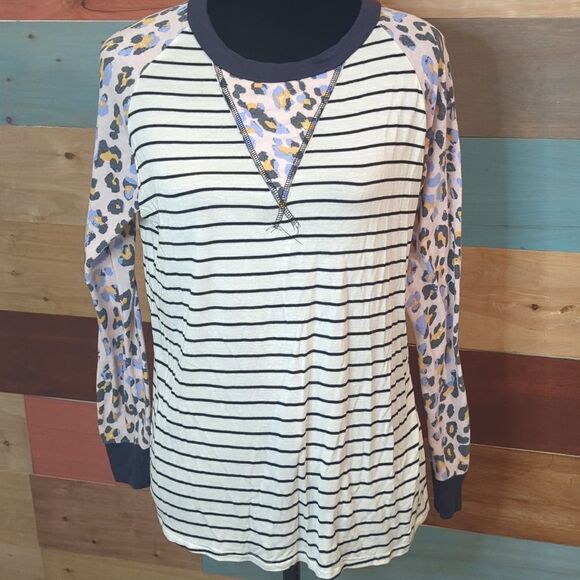 Large super soft striped and animal print haptics shirt - Picture 1 of 4